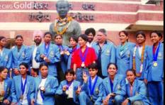 Victorious_Indian_Team_in_2002_Commonwealth_Games_1